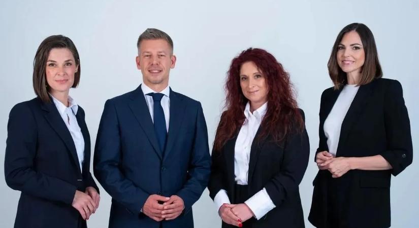 Az új kormányszóvivő a kampányban még faék egyszerűségű alázatos propagandista volt