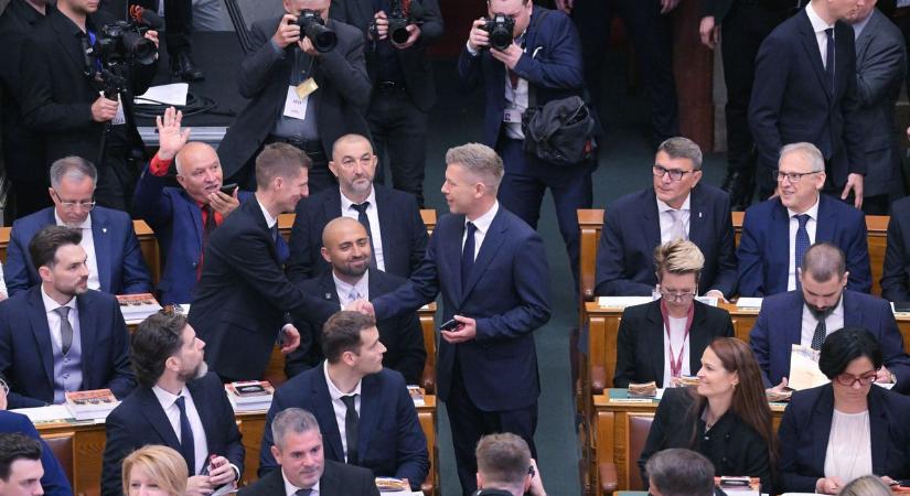 A Tisza háborús riogatásról kampányolt, de a veszélyhelyzeti rendeleteket azonnal törvényi szintre emelte a háború miatt