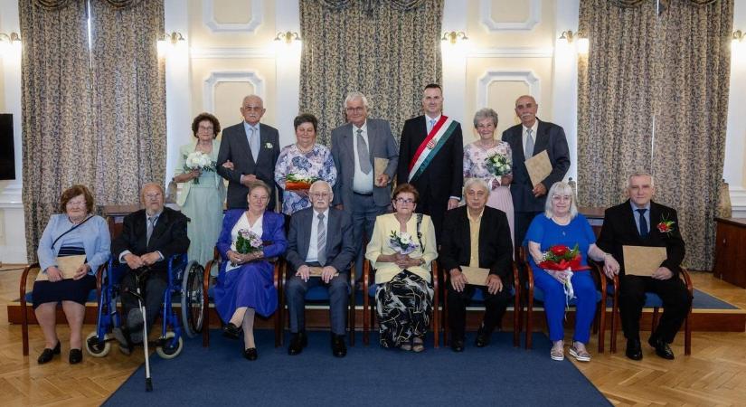 Csillogó szemmel mondtak újra igent a zalai párok, pedig már 50 éve házasok...