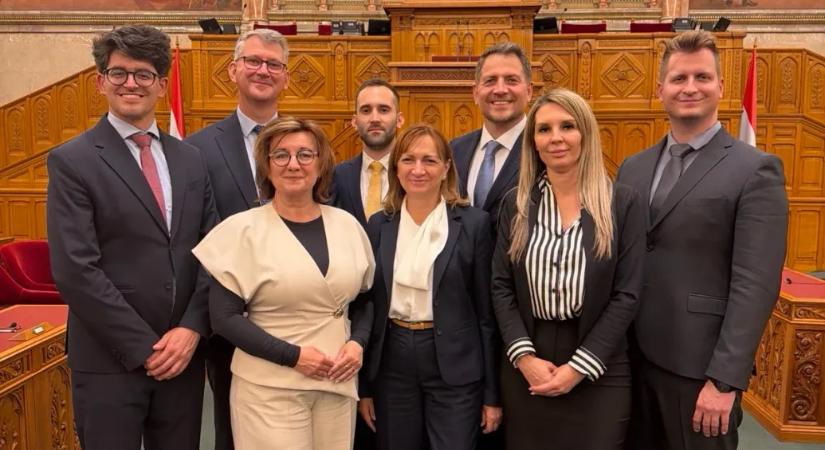Bujdosó Andrea bemutatta a frakcióvezető-helyetteseit