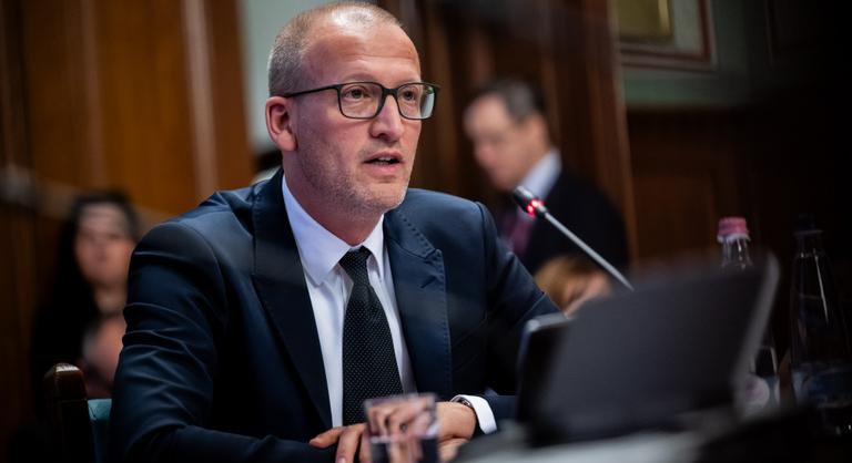 Tarr Zoltán páros lábbal szállt bele a Fidesz kultúrpolitikájába bizottsági meghallgatásán