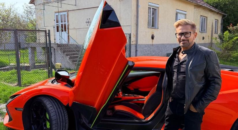 Padlógázzal száguldott az olasz Forma–1-es pályán Jákob Zoli, a pulzusa is az egekbe szökött