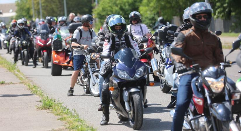 Több pécsit is kiakasztott a motoros felvonulás