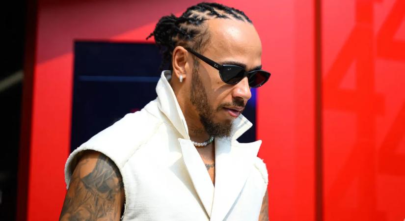 Lewis Hamilton úgy utazik, mint egy király – ez ám a luxus élet