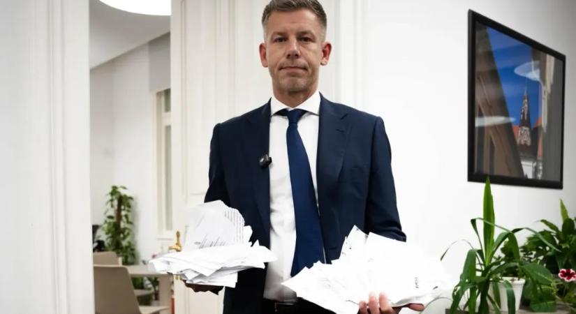 Magyar Péter a minisztériumtúráról: Mindenhova kell egy jó szivarszoba, főleg közpénzen