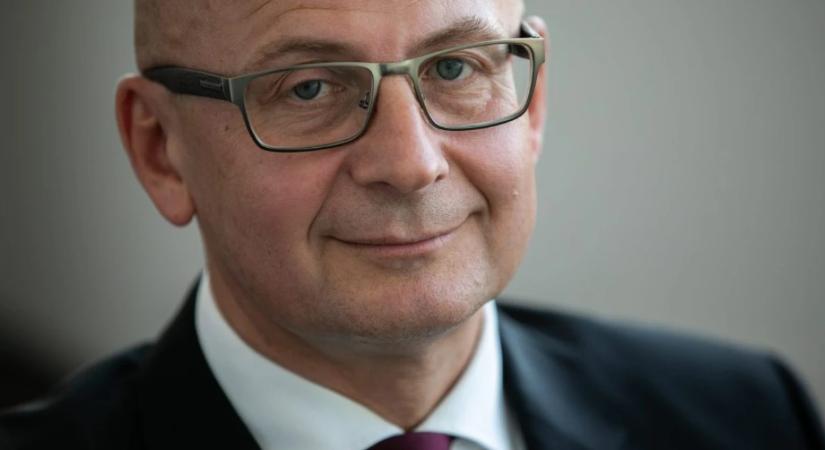 Ketten is reagáltak a miniszterelnök lemondási felszólítására