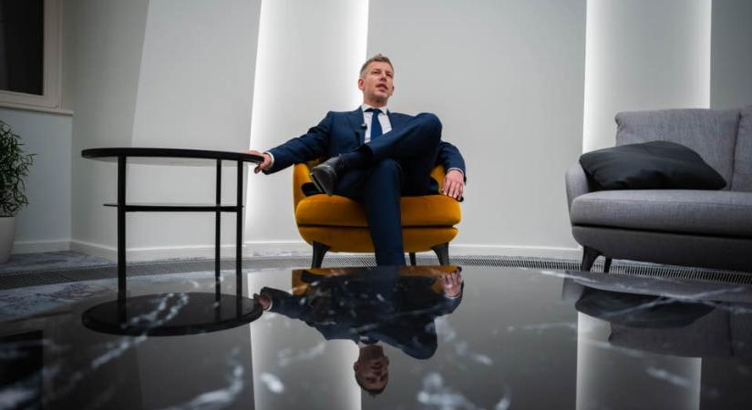 Magyar Péter bemutatta a “magyar Ceaușescuk világát”