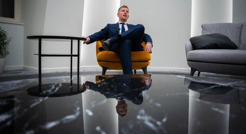 A második világháborúban lerombolt, vagy torzóvá tett középületeinket nem azért újították fel és állították helyre, hogy azokban a kormánytagok luxizhassanak