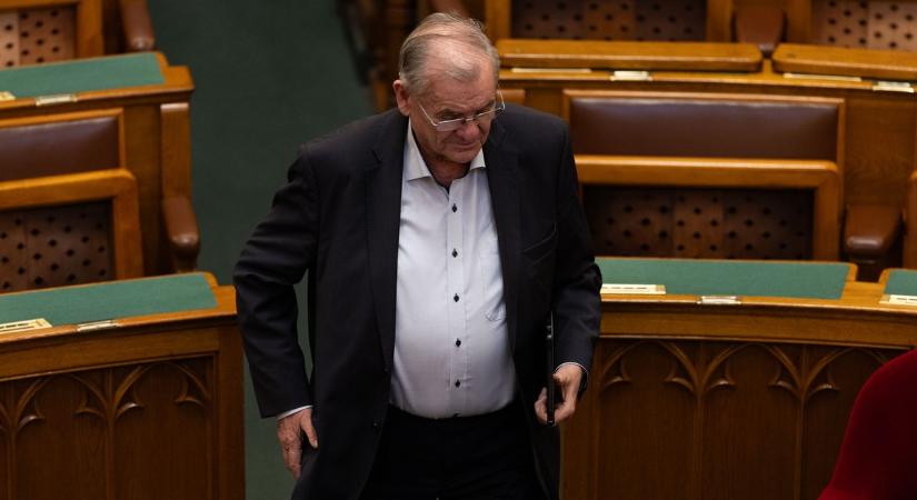 Elképesztő dolgot tett a parlamenttől búcsúzó Lezsák Sándor