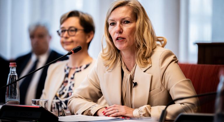 Tuzson Bence benézte a saját jogait, ki kellett igazítani Görög Márta meghallgatásán - Élőben a Parlamentből, folytatódik Magyar Péter miniszterjelöltjeinek meghallgatásai