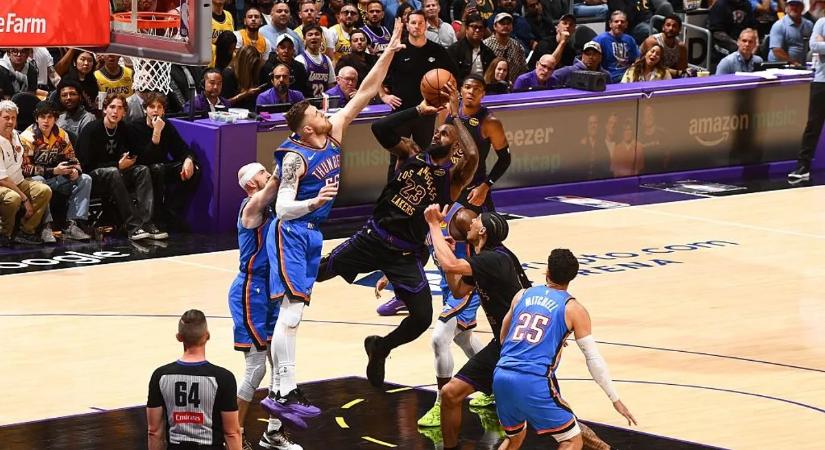 A Lakerst söpörve főcsoportdöntős az OKC; hazai pályán egyenlített a Cavs