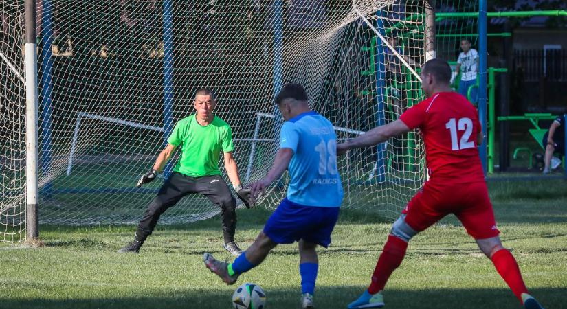 Öröm a köbön: kiderült, hogy melyik csapat válthat osztályt - fotókkal!