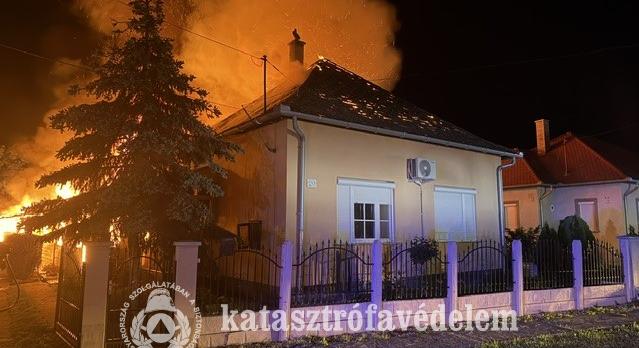 Lakhatatlanná vált a tűzben a püspökladányi ház