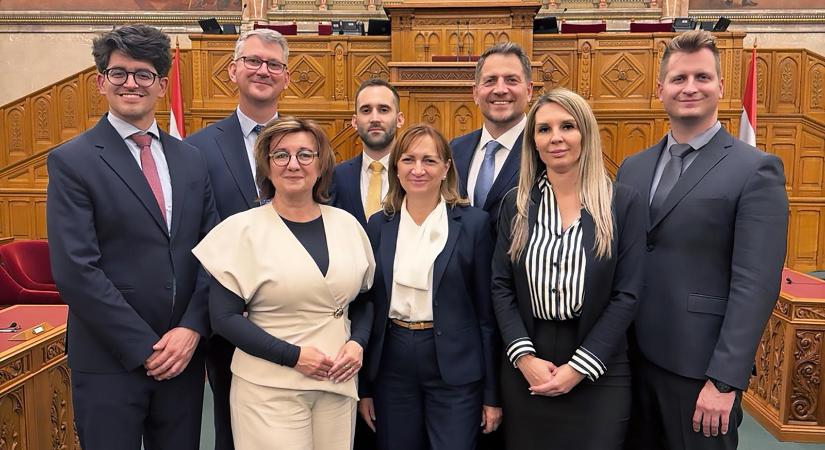 Bemutatta a frakcióvezető-helyetteseket Bujdosó Andrea