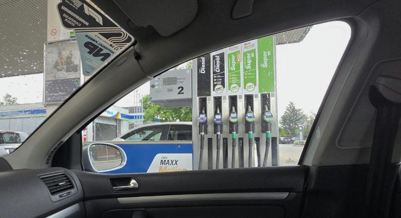 Két hét alatt minimálisat nőtt csak a stratégiai benzinkészlet