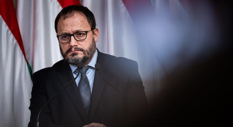 Teljesen újraépítené a magyar gazdaságot Kármán András