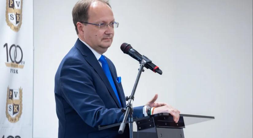 Hoppál Péter 16 év után nem indult el a pécsi Fidesz elnökválasztásán