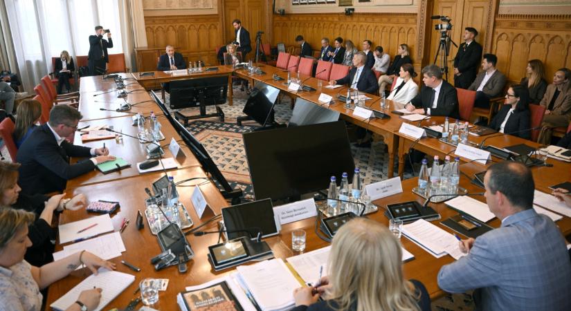 Ruff Bálint rendkívüli bejelentése: nem lesz kibúvó - biztos, hogy megnyitják az ügynökaktákat