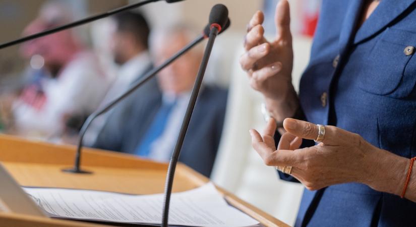 Nem hiszed el, mit tett a parlamentből távozó Fideszes politikus