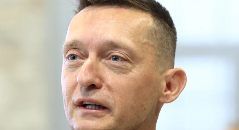 Döbbenetes felvételek - Videón mutatta meg Rogán Antal irodáját Magyar Péter