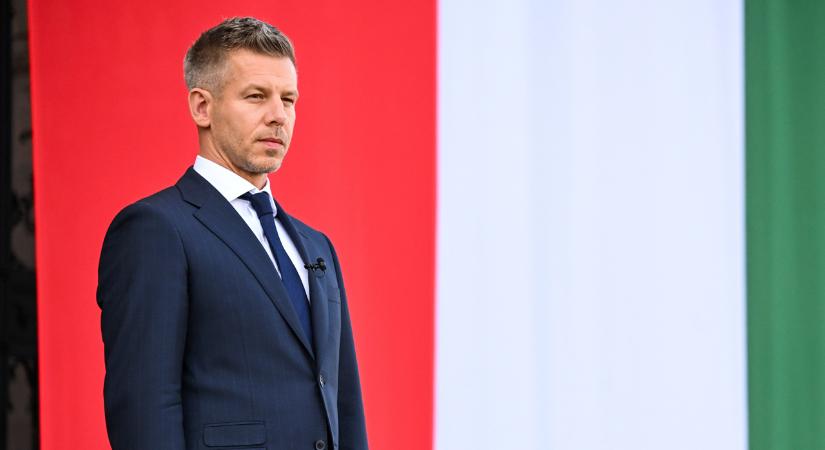Megható módon gratulált Magyar Péternek az édesanyja az eskütétel után