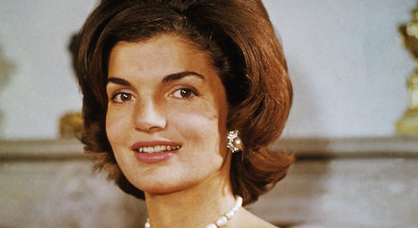 Jackie Kennedy kedvence ismét hódít! Ha idén nyáron egyetlen napszemüveget vennél akkor ez legyen az