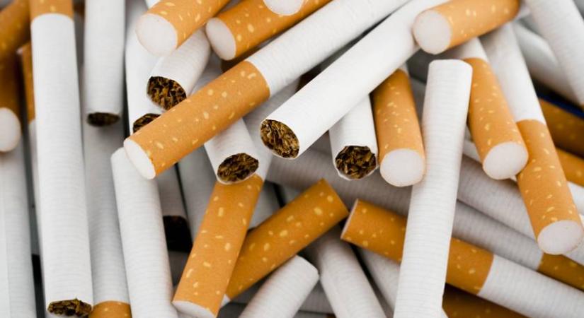 Röhejes módszerrel próbált meg cigarettát átcsempészni a határon egy busz utasa: így buktatták le a magyar vámosok