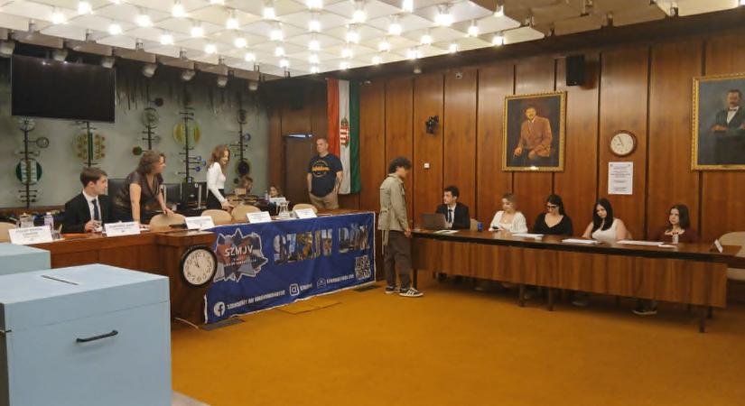 Elkezdődött a szombathelyi diákönkormányzati választás - frissül