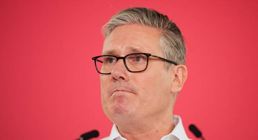 Kormányválság a briteknél: a The Times szerint saját miniszterei szólították fel lemondásra Keir Starmer miniszterelnököt