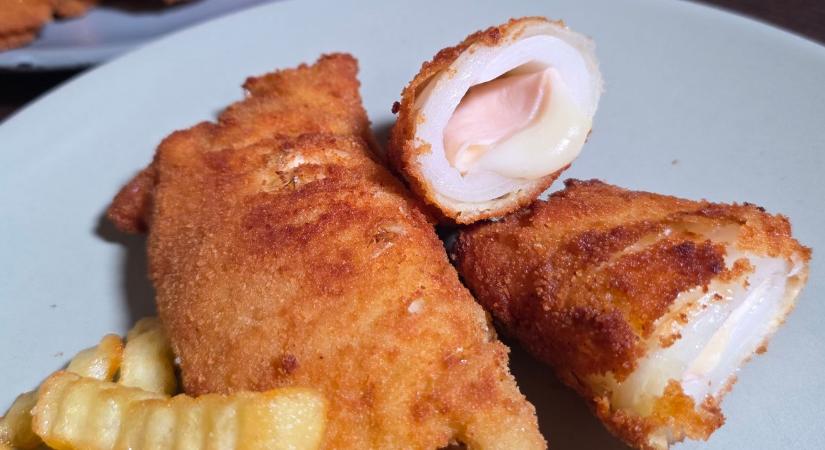 Sajttal és sonkával töltött, rántott kelkáposztatekercs recept: ropogós panírral csábít