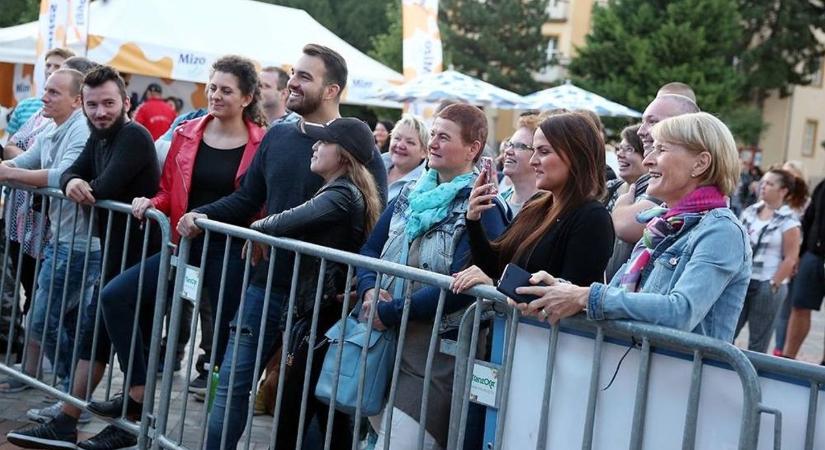 Rádió 1-láz készül: itt találkozhat élőben Balázsékkal a megyében