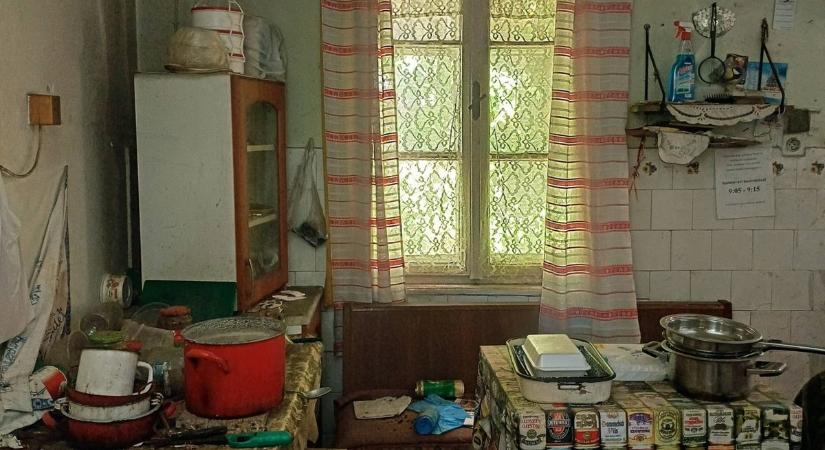 Időkapszula ez a veszprémi szellemház, hidegrázó fotókon, amit a falak rejtenek