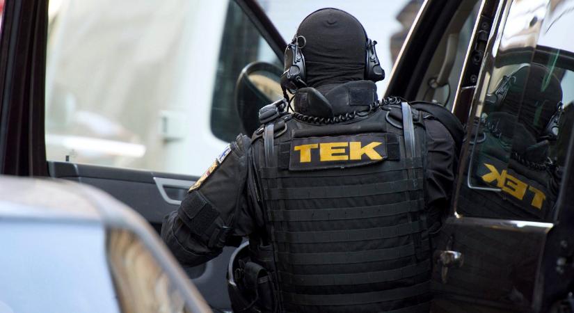 Rálőtt a TEK munkatársaira egy monori férfi, lelőtték