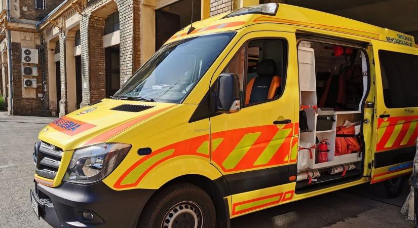 Összeütközött két személyautó a 3-as főúton