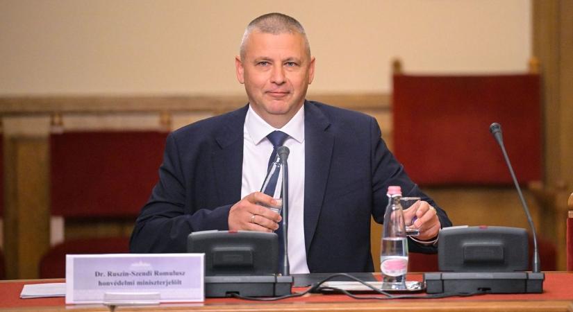 Ruszin-Szendi Romulusz kivizsgáltatja a vezérkari főnökként neki épített luxusvilla ügyét