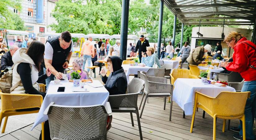 Kétkeréken indult a reggel Szolnok szívében