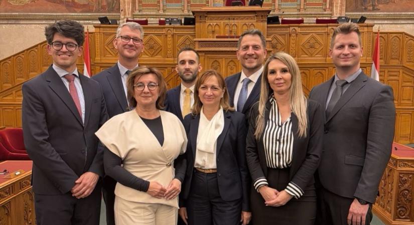 Újabb nagy bejelentés: Bujdosó Andrea bemutatta a Tisza Párt frakcióvezető-helyetteseit