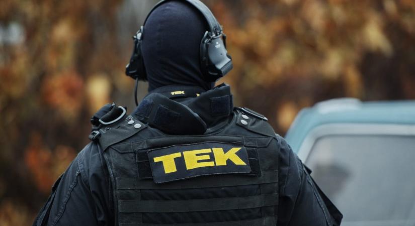 Lelőtt a TEK egy 72 éves férfit Monoron, aki meghalt