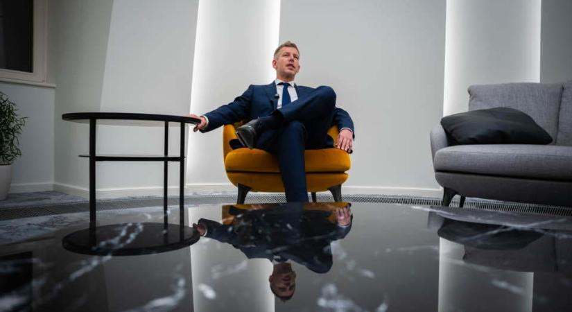 Huth Gergely szerint Rogán Antal luxushivatalát azért kellett felújítani, mert azt így „végre visszakapja az ország”