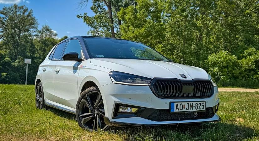 Fehér Skoda Fabiának még nem örültünk ennyire – a 177 lóerős jubileumi kiadást teszteltük