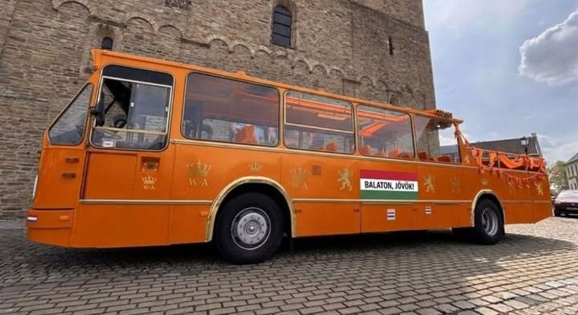 Dögös cabrio busszal járhatjuk körbe a balatoni borvidéket