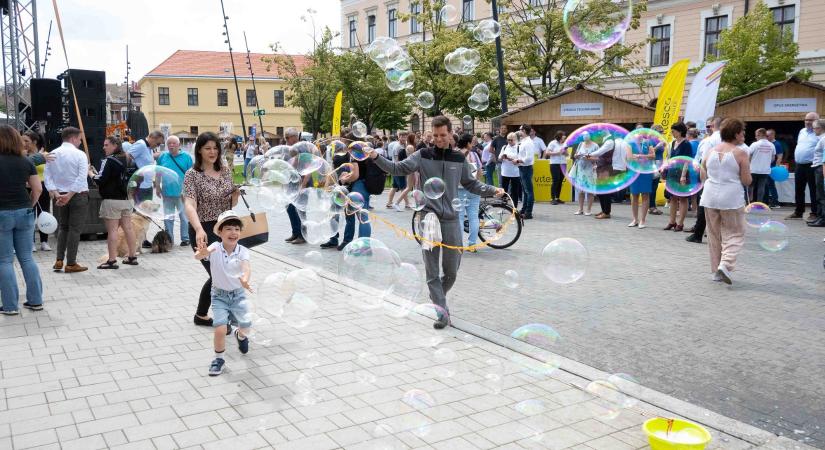 Szakmafesztivál: játszótérré alakul a debreceni tér