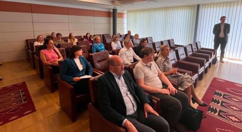 A tudomány jövője már itt van – szakmai találkozót tartottak a Nyíregyházi Egyetemen
