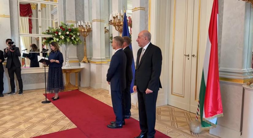 Sulyok Tamás kinevezte az új minisztereket, de csak egy valakivel készült közös fotója