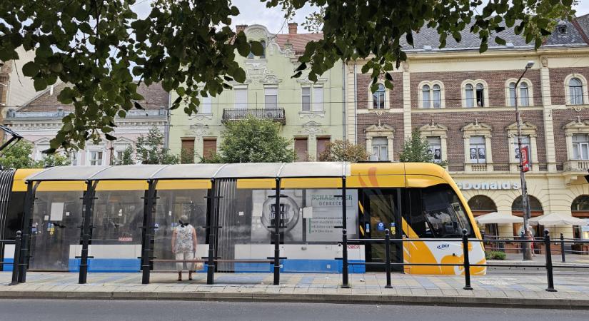 Zajos munkálatokat végeznek éjszaka Debrecenben