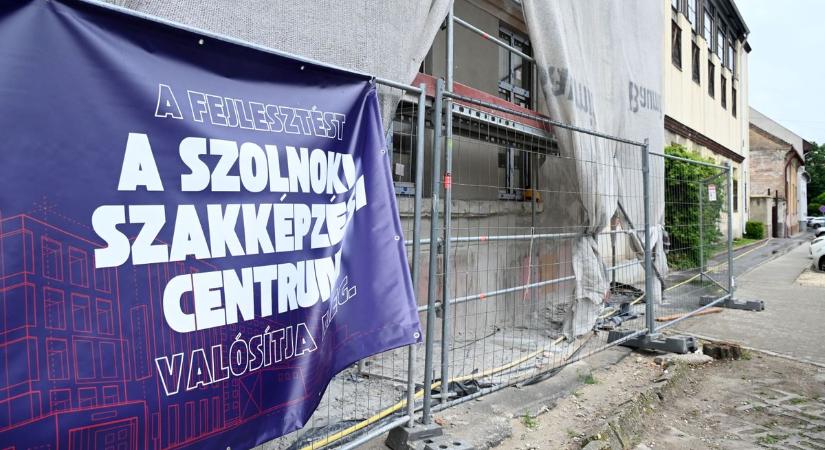 Szenzációs látvány lesz: így kapja vissza régi arculatát az ikonikus szolnoki épület – galériával