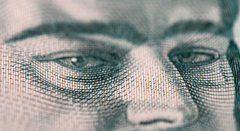 A forint kigyúrta magát