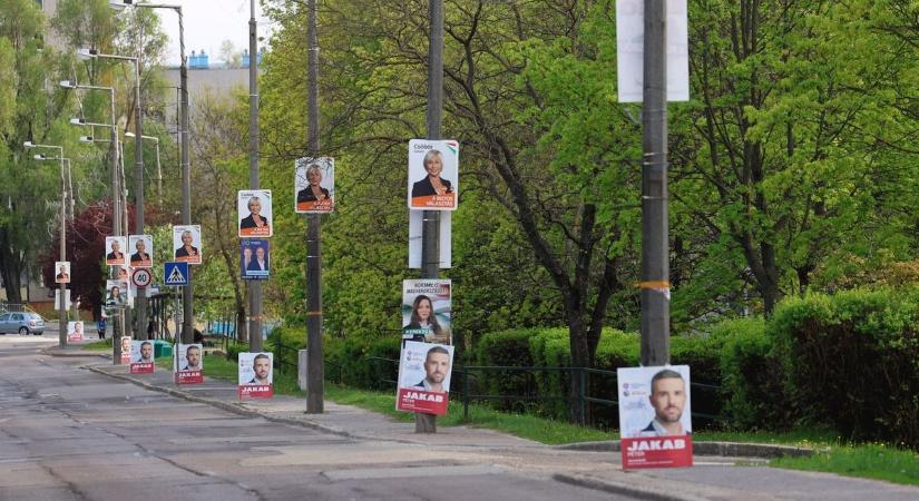Ma délután lejár a plakátok eltávolításának határideje