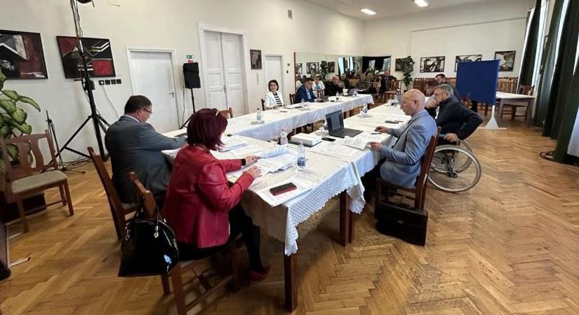 Fontos döntés Enyingen: feloszlott a képviselő-testület, időközi választás jöhet