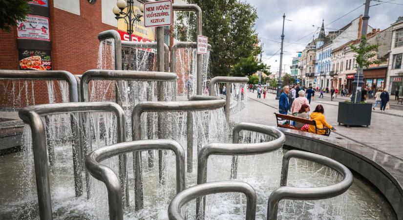 Beindították Miskolc szökőkútjait